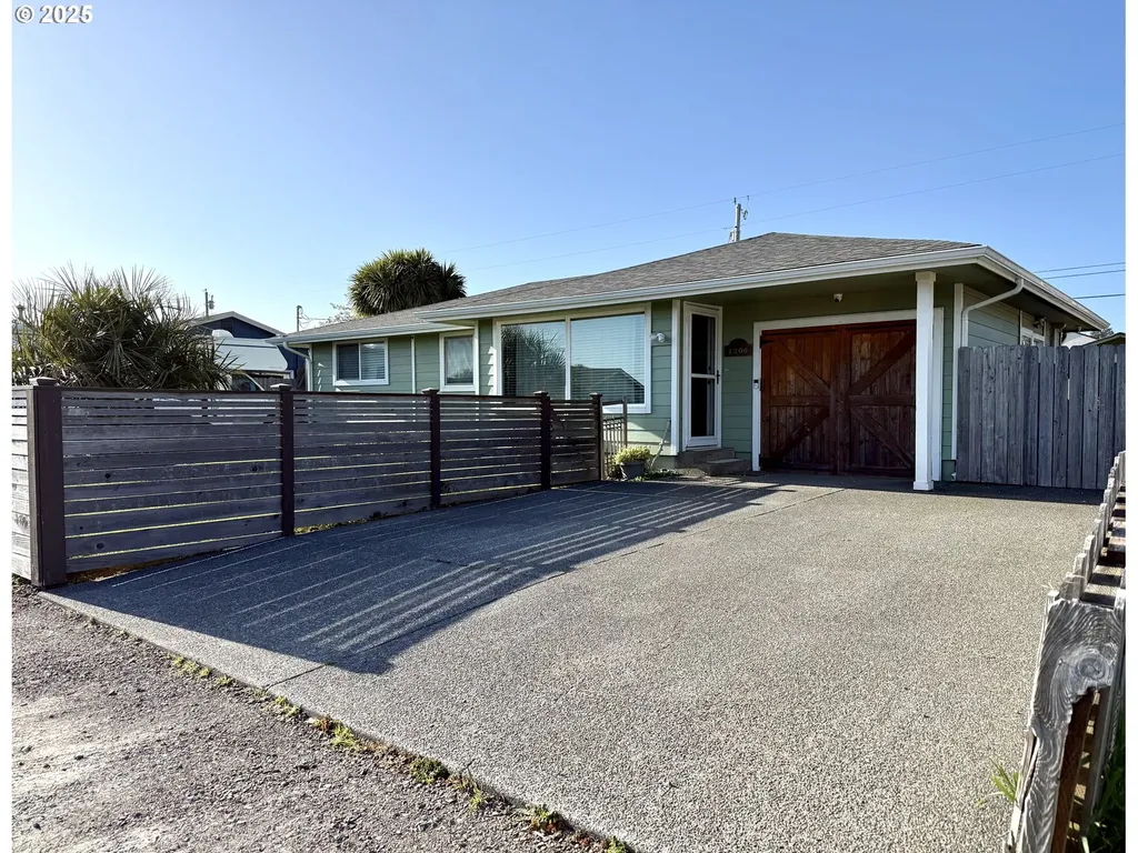 1206 Iris Street Brookings OR 97415