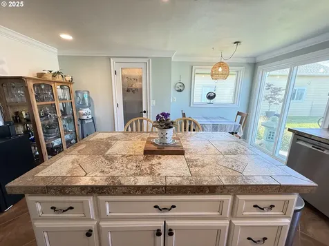1206 Iris Street Brookings OR 97415
