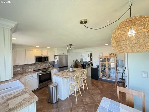 1206 Iris Street Brookings OR 97415