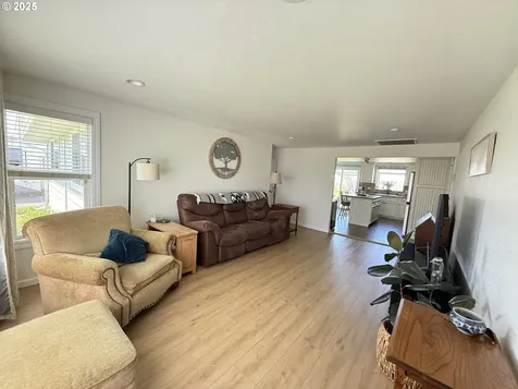 1206 Iris Street Brookings OR 97415