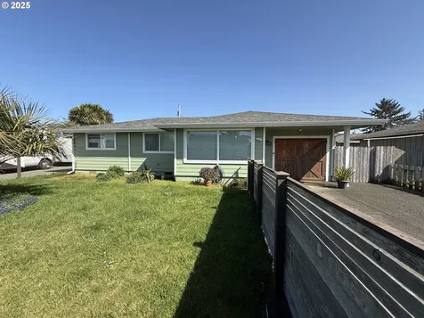 1206 Iris Street Brookings OR 97415