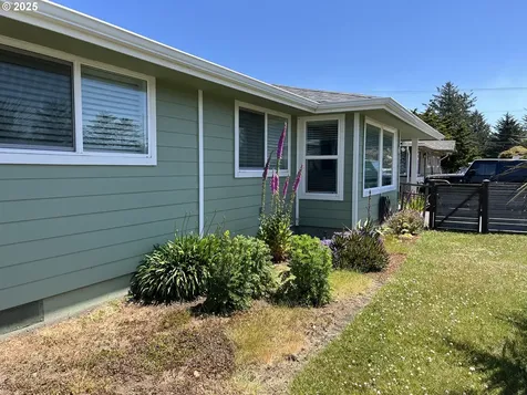 1206 Iris Street Brookings OR 97415