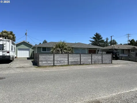 1206 Iris Street Brookings OR 97415