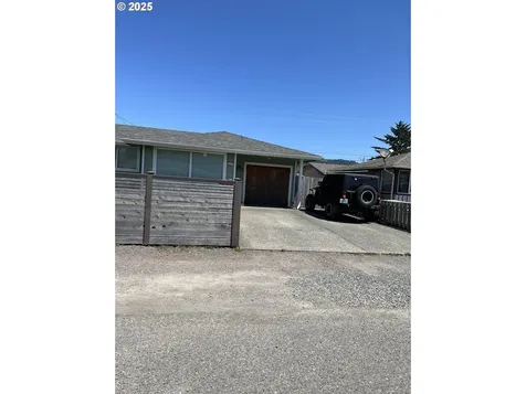 1206 Iris Street Brookings OR 97415