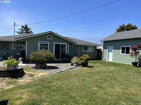 1206 Iris Street Brookings OR 97415