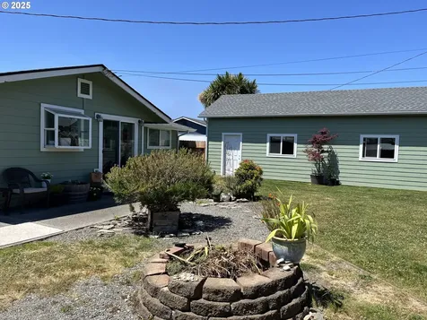 1206 Iris Street Brookings OR 97415