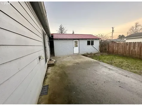 302 S 10th Street Coos Bay OR 97420