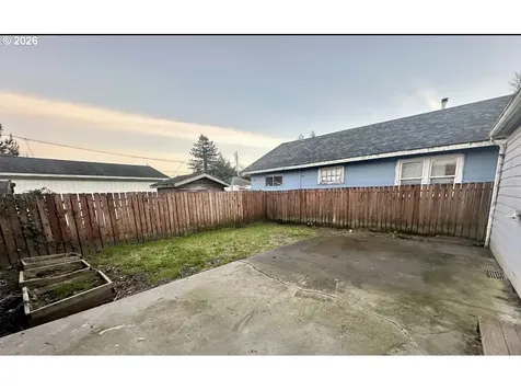 302 S 10th Street Coos Bay OR 97420
