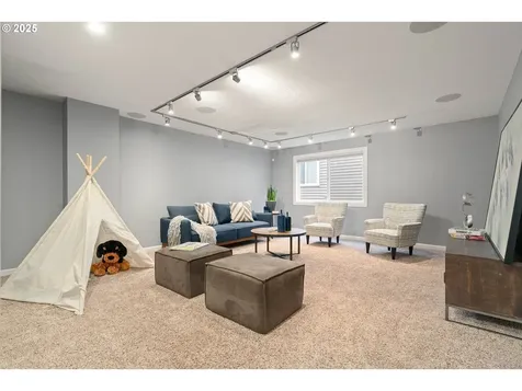 7028 SW Arranmore Way Portland OR 97223