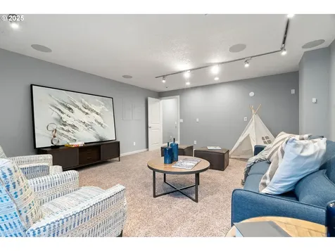 7028 SW Arranmore Way Portland OR 97223