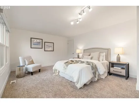 7028 SW Arranmore Way Portland OR 97223