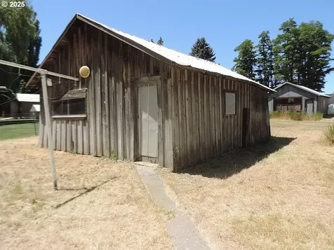 314 NW Second Street Grass Valley OR 97029