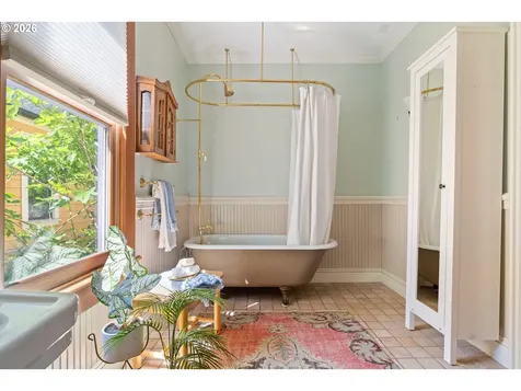1204 SE 34th Avenue Portland OR 97214