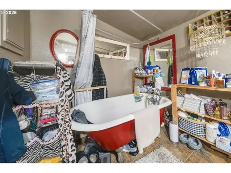 5716 SE 104th Avenue Portland OR 97266