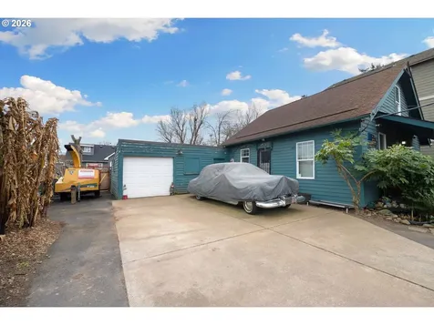 5716 SE 104th Avenue Portland OR 97266