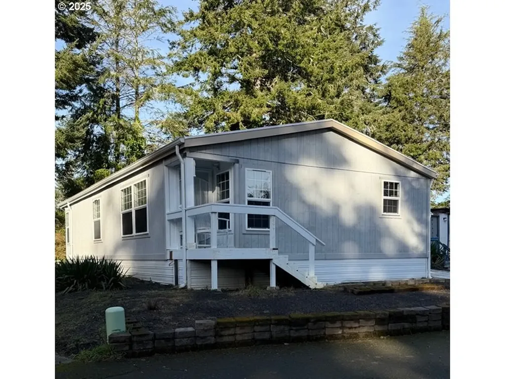 530 Shorepines Court Coos Bay OR 97420