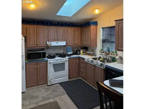 530 Shorepines Court Coos Bay OR 97420