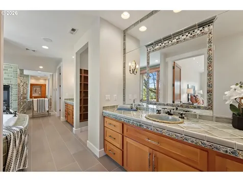 12790 S Fielding Road Lake Oswego OR 97034