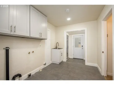 950 Coburg Road Eugene OR 97401