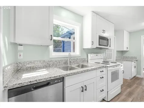 8940 SE Stanley Place Portland OR 97206