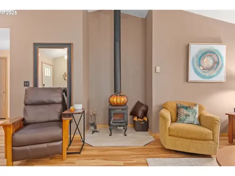 2047 Mckinley Street Eugene OR 97405