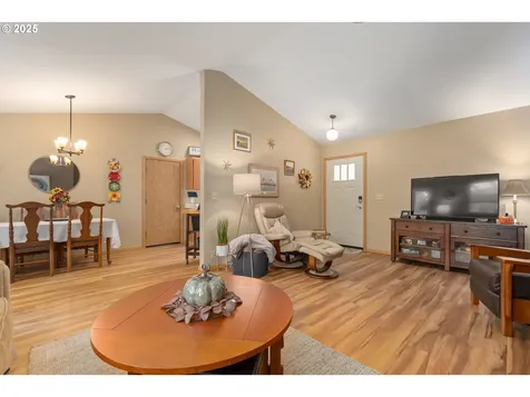 2047 Mckinley Street Eugene OR 97405