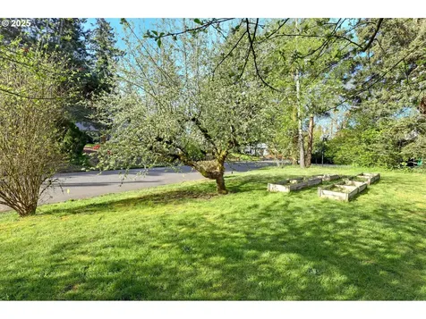 9351 SW 26th Avenue Portland OR 97219
