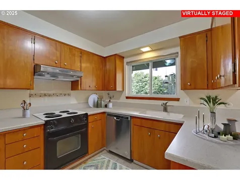 9351 SW 26th Avenue Portland OR 97219