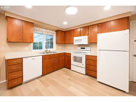 3776 W 18th Avenue Eugene OR 97402