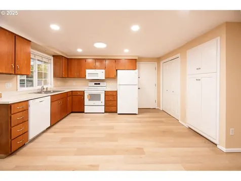 3776 W 18th Avenue Eugene OR 97402