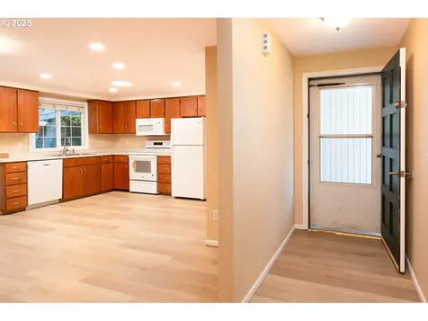 3776 W 18th Avenue Eugene OR 97402