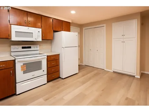 3776 W 18th Avenue Eugene OR 97402