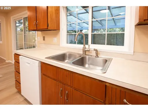 3776 W 18th Avenue Eugene OR 97402