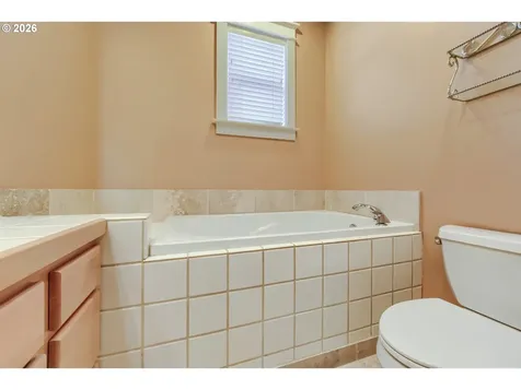 21999 NE Park Lane Fairview OR 97024