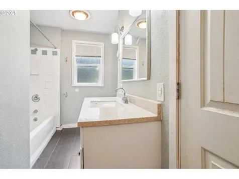 4904 NE 19th Avenue Vancouver WA 98663