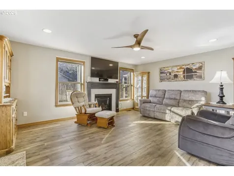 357 SE 7th Avenue Canby OR 97013