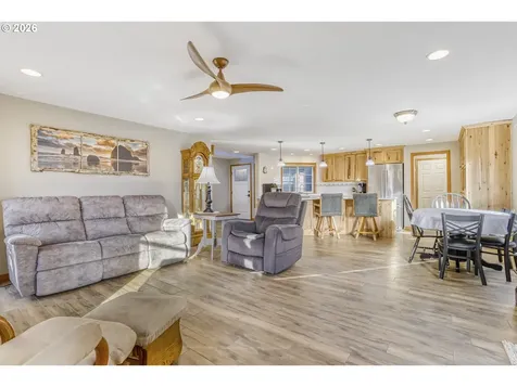 357 SE 7th Avenue Canby OR 97013