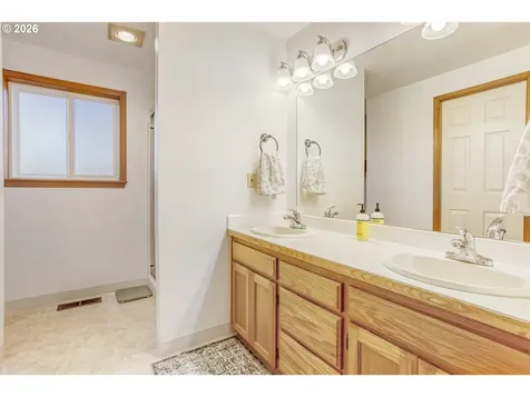 357 SE 7th Avenue Canby OR 97013
