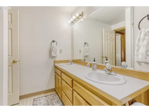 357 SE 7th Avenue Canby OR 97013