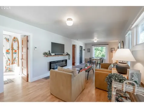206 E 5th Street Newberg OR 97132