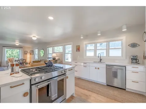 206 E 5th Street Newberg OR 97132