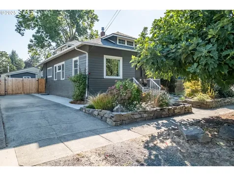 206 E 5th Street Newberg OR 97132