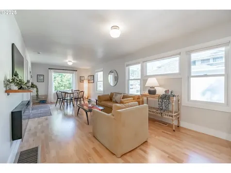 206 E 5th Street Newberg OR 97132