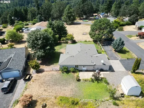 1413 SW Brislawn Loop Road White Salmon WA 98672