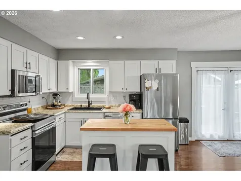 760 SE Edwards Drive Dundee OR 97115