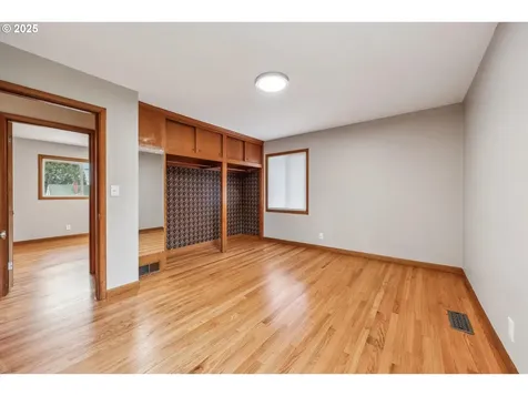 6122 SW 45th Avenue Portland OR 97221