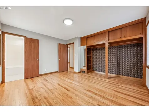 6122 SW 45th Avenue Portland OR 97221