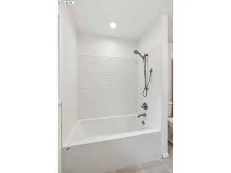 6122 SW 45th Avenue Portland OR 97221