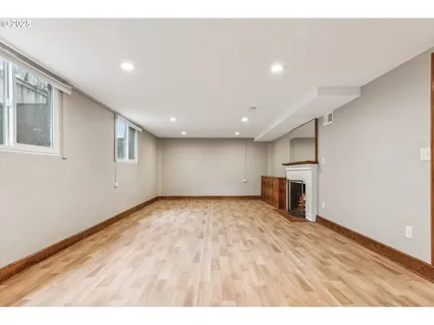6122 SW 45th Avenue Portland OR 97221