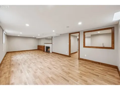 6122 SW 45th Avenue Portland OR 97221